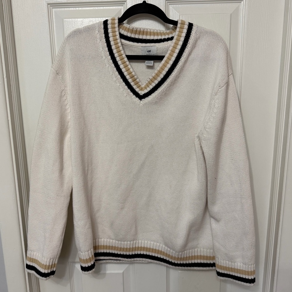 H&M‎ relaxed fit v-neck fisherman knit sweater medium